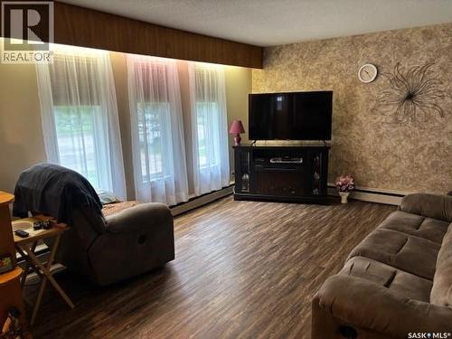 1009 Main Street, Canora, SK - Indoor Photo Showing Living Room