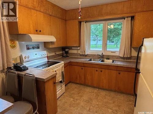1009 Main Street, Canora, SK - Indoor Photo Showing Kitchen With Double Sink