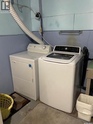 1009 Main Street, Canora, SK - Indoor Photo Showing Laundry Room