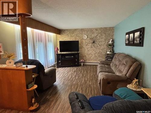 1009 Main Street, Canora, SK - Indoor Photo Showing Living Room