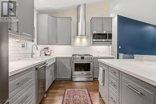 715 Drury Lane, Burlington, ON - Indoor Photo Showing Kitchen With Upgraded Kitchen