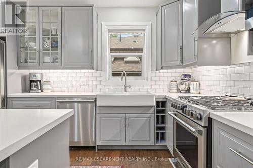 715 Drury Lane, Burlington, ON - Indoor Photo Showing Kitchen With Stainless Steel Kitchen With Upgraded Kitchen