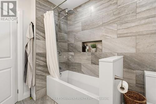 715 Drury Lane, Burlington, ON - Indoor Photo Showing Bathroom
