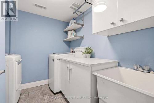 715 Drury Lane, Burlington, ON - Indoor Photo Showing Laundry Room