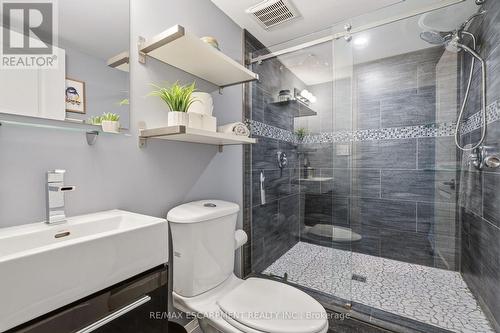 715 Drury Lane, Burlington, ON - Indoor Photo Showing Bathroom