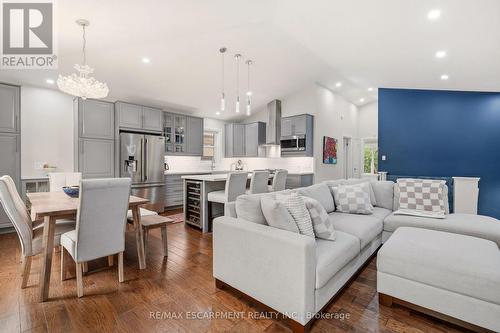 715 Drury Lane, Burlington, ON - Indoor Photo Showing Living Room