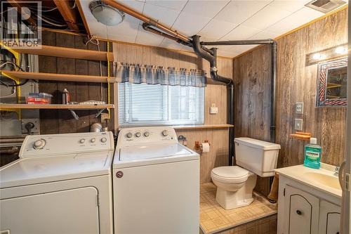 8 Parry Drive, Chatham, ON - Indoor Photo Showing Laundry Room
