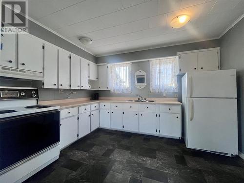 8 Brookfield Road, Fortune, NL - Indoor Photo Showing Kitchen