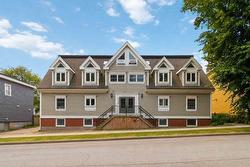 12 5444 Victoria Road  Halifax Peninsula, NS B3H 1M5