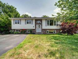 15 Mulley Court  Middle Sackville, NS B4E 2W8