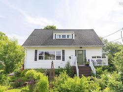 7 Edmond Drive  Woodlawn, NS B2W 2K1