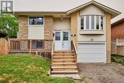 816 CARNABY CRESCENT  Oshawa, ON L1G 2Y8