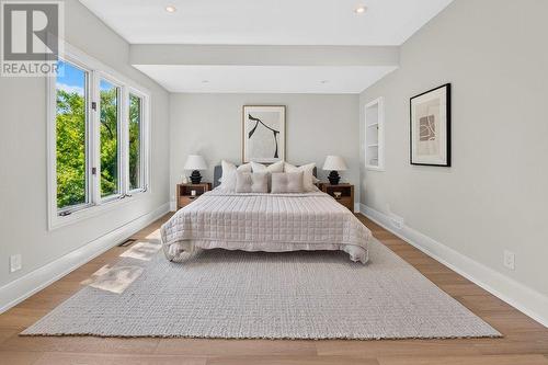 1340 Contour Drive, Mississauga, ON - Indoor Photo Showing Bedroom