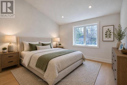 1340 Contour Drive, Mississauga, ON - Indoor Photo Showing Bedroom