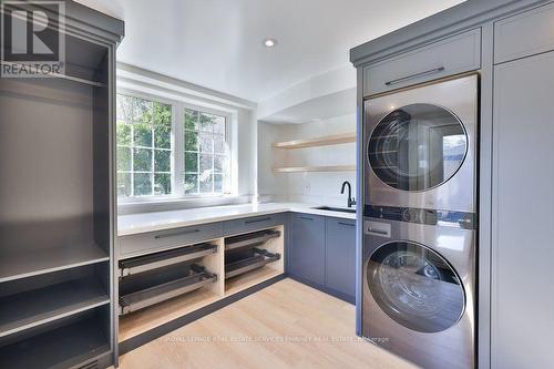 1340 Contour Drive, Mississauga, ON - Indoor Photo Showing Laundry Room