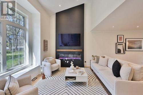 1340 Contour Drive, Mississauga, ON - Indoor
