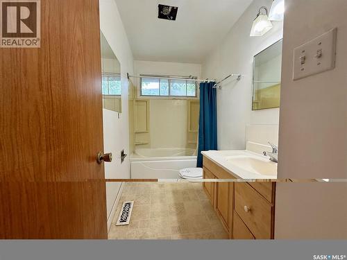 90 Turner Crescent, Regina, SK - Indoor Photo Showing Bathroom