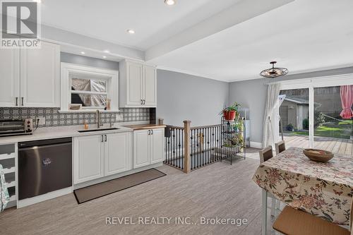 9 Davidson Street, Cambridge, ON - Indoor Photo Showing Kitchen