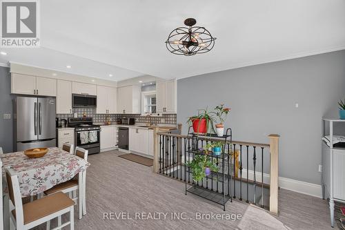9 Davidson Street, Cambridge, ON - Indoor Photo Showing Kitchen