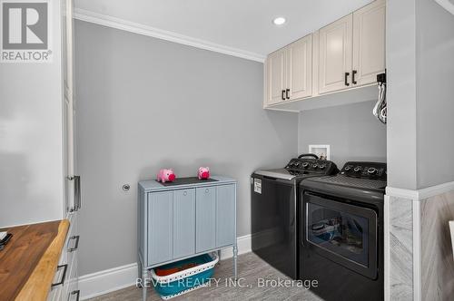 9 Davidson Street, Cambridge, ON - Indoor Photo Showing Laundry Room