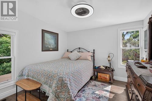 9 Davidson Street, Cambridge, ON - Indoor Photo Showing Bedroom
