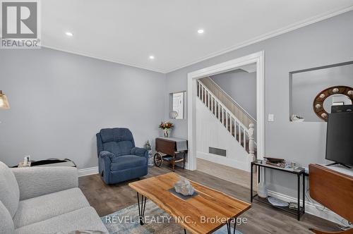 9 Davidson Street, Cambridge, ON - Indoor Photo Showing Living Room