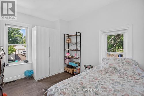 9 Davidson Street, Cambridge, ON - Indoor Photo Showing Bedroom