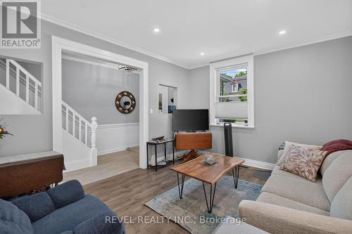 9 Davidson Street, Cambridge, ON - Indoor Photo Showing Living Room