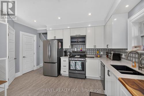 9 Davidson Street, Cambridge, ON - Indoor Photo Showing Kitchen With Double Sink