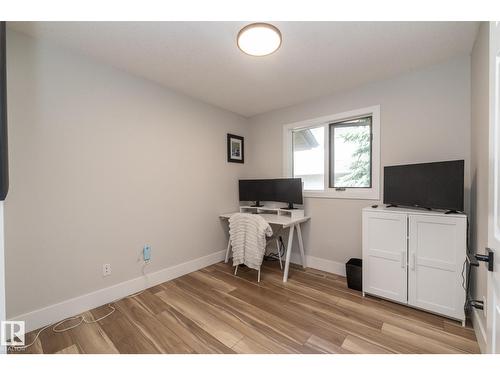 808 Hepburn Av Nw, Edmonton, AB 