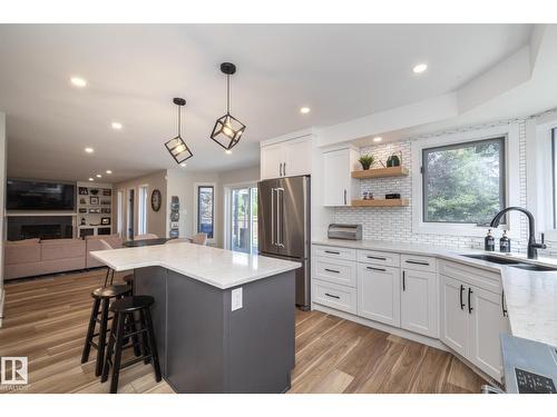 808 Hepburn Av Nw, Edmonton, AB 