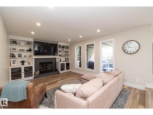 808 Hepburn Av Nw, Edmonton, AB 