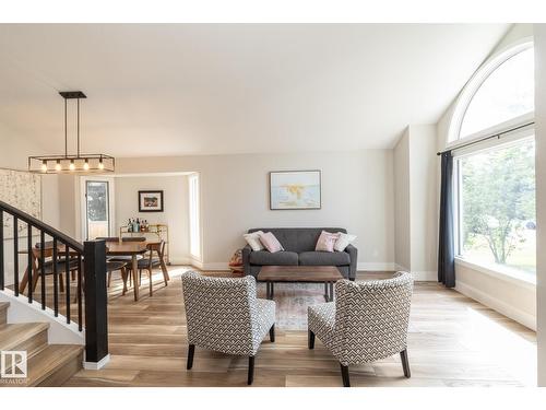808 Hepburn Av Nw, Edmonton, AB 