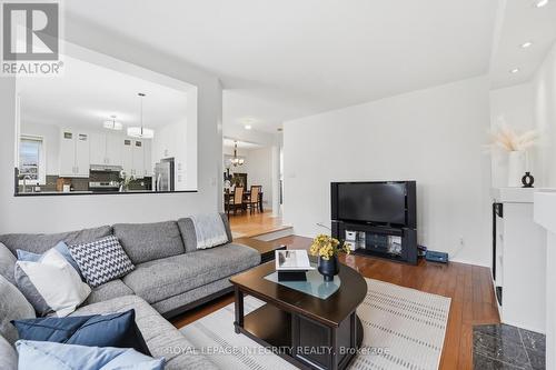 46 Catterick Crescent, Ottawa, ON - Indoor Photo Showing Living Room