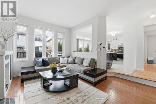 46 Catterick Crescent, Ottawa, ON - Indoor Photo Showing Living Room