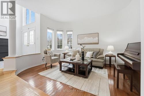 46 Catterick Crescent, Ottawa, ON - Indoor Photo Showing Living Room