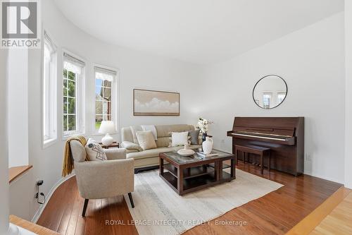 46 Catterick Crescent, Ottawa, ON - Indoor Photo Showing Living Room