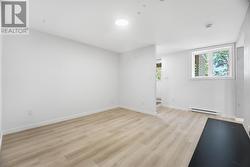 Bachelor Apartment Living/Bedroom with separate entrance - 