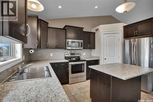 412 Lyle Crescent, Warman, SK - Indoor Photo Showing Kitchen With Double Sink