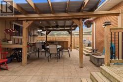 covered entertaining area outside - 
