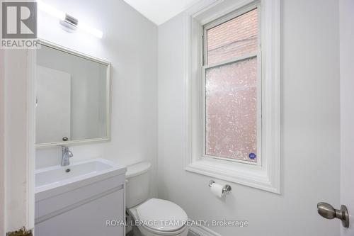 301 Somerset Street E, Ottawa, ON - Indoor Photo Showing Bathroom
