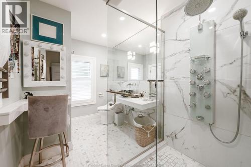 819 Windermere, Windsor, ON - Indoor Photo Showing Bathroom