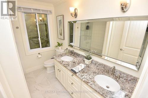 421 8Th Concession Road E, Hamilton, ON - Indoor Photo Showing Bathroom