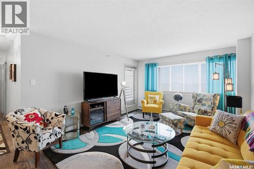 1702 311 6Th Avenue N, Saskatoon, SK - Indoor Photo Showing Living Room