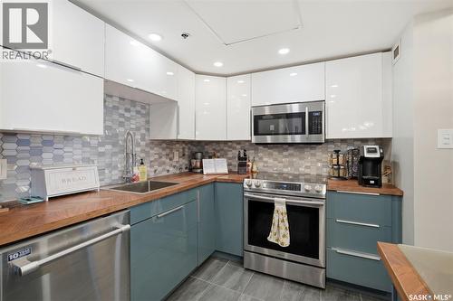 1702 311 6Th Avenue N, Saskatoon, SK - Indoor Photo Showing Kitchen