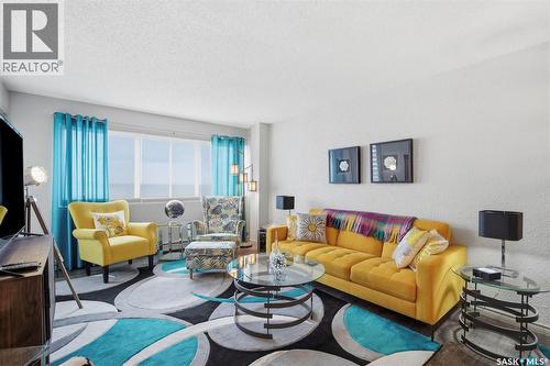 1702 311 6Th Avenue N, Saskatoon, SK - Indoor Photo Showing Living Room