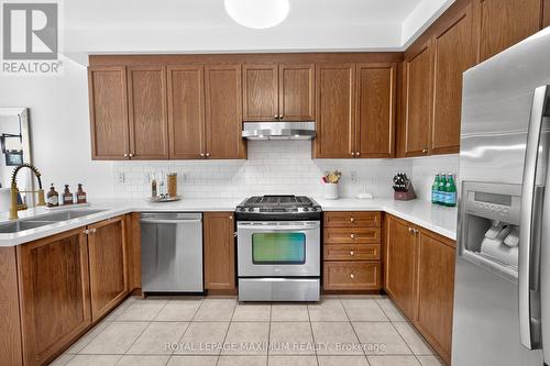 95 White Beach Crescent, Vaughan, ON - Indoor Photo Showing Kitchen With Stainless Steel Kitchen With Double Sink