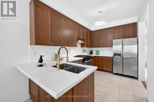 95 White Beach Crescent, Vaughan, ON - Indoor Photo Showing Kitchen With Stainless Steel Kitchen With Double Sink With Upgraded Kitchen
