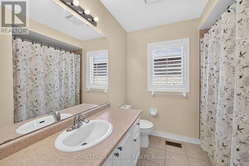 95 White Beach Crescent, Vaughan, ON - Indoor Photo Showing Bathroom