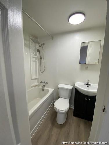 5 Dorchester St, Saint John, NB - Indoor Photo Showing Bathroom